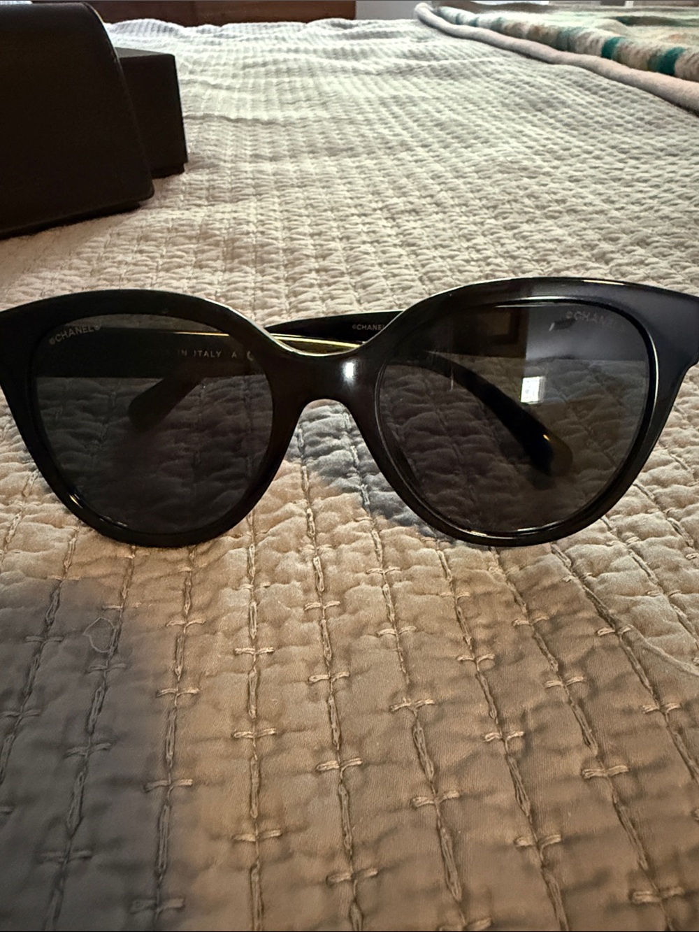 CHANEL Glossy Black Cat-Eye Sunglasses - Picture 9 of 10